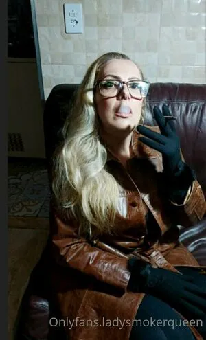 Lady Smoker Queen OnlyFans Leaked Free Thumbnail Picture - #YcYsO8tORk