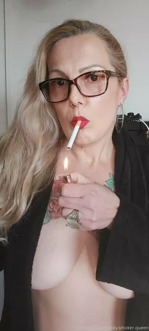 Lady Smoker Queen OnlyFans Leaked Free Thumbnail Picture - #hYGWs9Lx35
