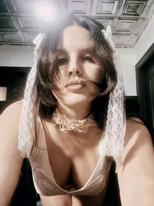 Lana Del Rey OnlyFans Leaked Free Thumbnail Picture - #AUHUPpapnc