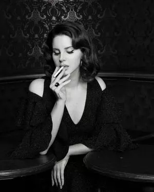 Lana Del Rey OnlyFans Leaked Free Thumbnail Picture - #K44LadQOg9