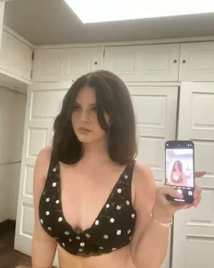 Lana Del Rey OnlyFans Leaked Free Thumbnail Picture - #ShEQNe6sZo