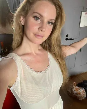 Lana Del Rey OnlyFans Leaked Free Thumbnail Picture - #o5gLmNb1x0