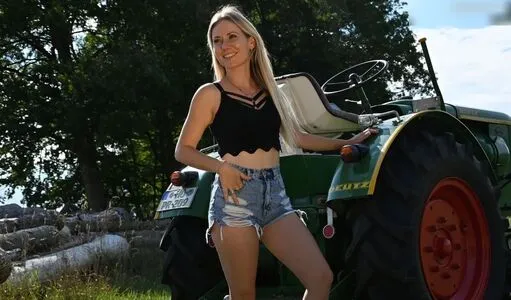 Landmaedel Sylvi OnlyFans Leaked Free Thumbnail Picture - #6kZMZ7o96F
