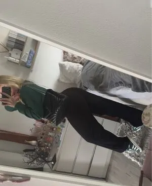 Lara Charlotte OnlyFans Leaked Free Thumbnail Picture - #VoovzyCjJt