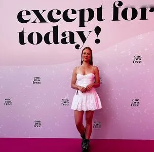 Lara Dandelion Seibert OnlyFans Leaked Free Thumbnail Picture - #1Heulg8s6E