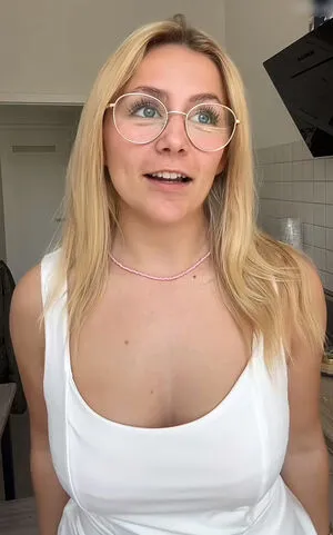 Lara Esser OnlyFans Leaked Free Thumbnail Picture - #s37SfzRq05