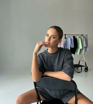 Lara Giorr OnlyFans Leaked Free Thumbnail Picture - #KTRwnEnSPG