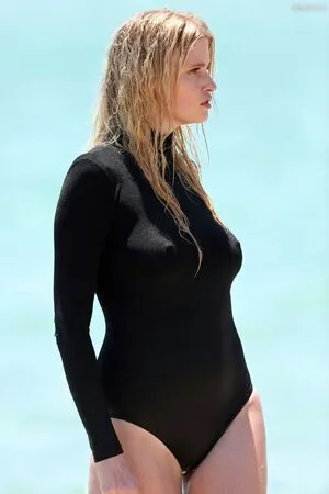 Lara Stone OnlyFans Leaked Free Thumbnail Picture - #8ncbzzB64A