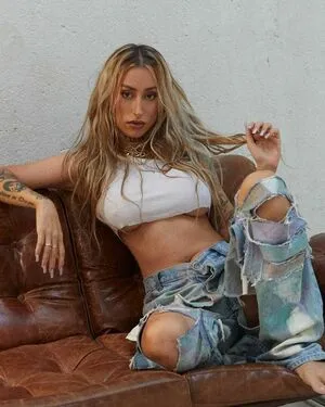 Larataylorbb OnlyFans Leaked Free Thumbnail Picture - #O0B1gW2p7Q