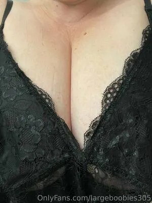 Largeboobies305 OnlyFans Leaked Free Thumbnail Picture - #CUPuEHKwHx