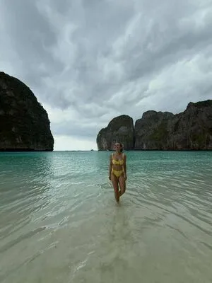 Larissa Manoela OnlyFans Leaked Free Thumbnail Picture - #FKSonWySeL