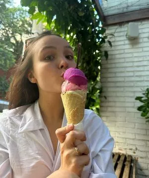 Larissa Manoela OnlyFans Leaked Free Thumbnail Picture - #HJkQhV1kju
