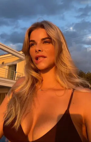 Larissa Neumann OnlyFans Leaked Free Thumbnail Picture - #zp5eRmLnNi