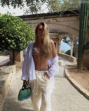 Larissa Oberste OnlyFans Leaked Free Thumbnail Picture - #OFB2zJFAds