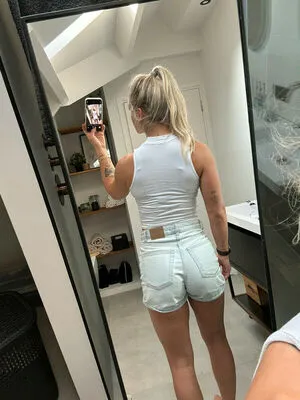 Larissa Van Meerten OnlyFans Leaked Free Thumbnail Picture - #bwsxusTBAS