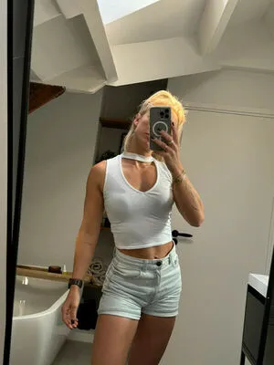 Larissa Van Meerten OnlyFans Leaked Free Thumbnail Picture - #pz10memO60