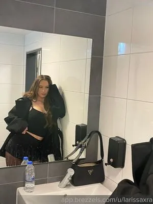 Larissaxra OnlyFans Leaked Free Thumbnail Picture - #x2miFu6nva