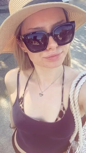 Larysa Salomea OnlyFans Leaked Free Thumbnail Picture - #d28G1ClSRY