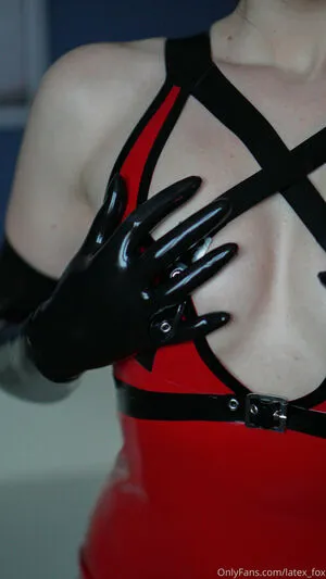 Latex Fox OnlyFans Leaked Free Thumbnail Picture - #crDNynUcVX