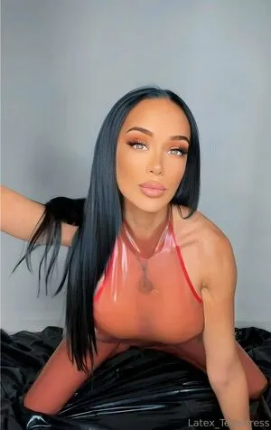 Latex Temptress OnlyFans Leaked Free Thumbnail Picture - #7O8h5YsmC5