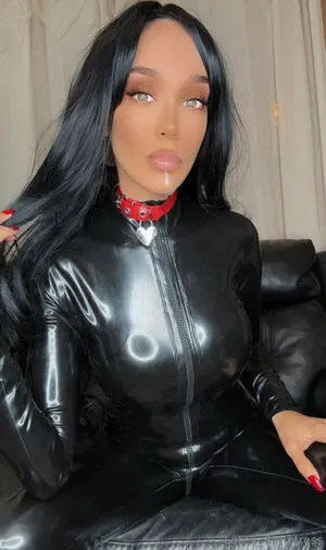 Latex Temptress OnlyFans Leaked Free Thumbnail Picture - #halzrForfn