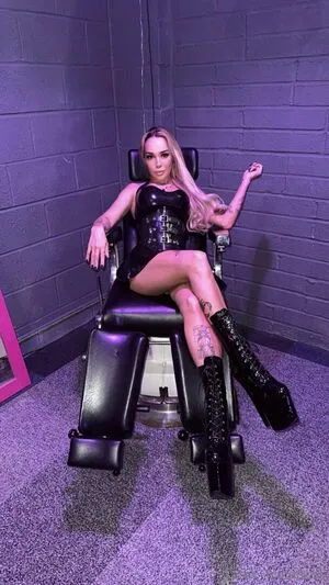 Latex Temptress OnlyFans Leaked Free Thumbnail Picture - #xDtuAbNTqn