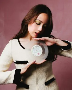 Laufey Lin OnlyFans Leaked Free Thumbnail Picture - #8RHGKWveH1