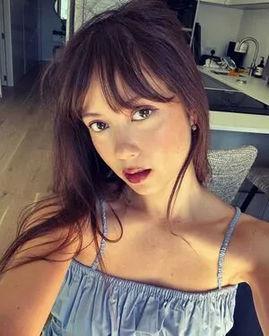 Laufey Lin OnlyFans Leaked Free Thumbnail Picture - #C9F5m4LOmc