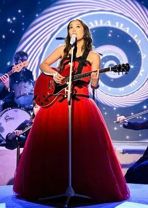 Laufey Lin OnlyFans Leaked Free Thumbnail Picture - #GQE5G26Tds