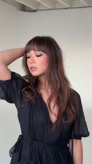 Laufey Lin OnlyFans Leaked Free Thumbnail Picture - #H87wbv9zki