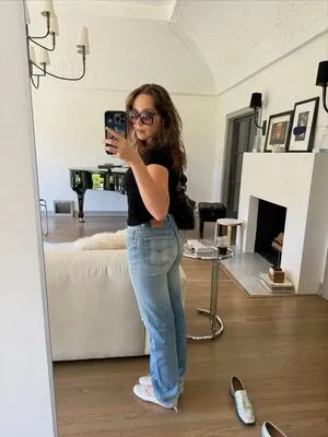 Laufey Lin OnlyFans Leaked Free Thumbnail Picture - #IbdBn7Iocx
