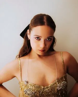 Laufey Lin OnlyFans Leaked Free Thumbnail Picture - #LVmqbmt9mL