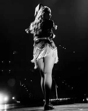 Laufey Lin OnlyFans Leaked Free Thumbnail Picture - #MvkWENHSsQ