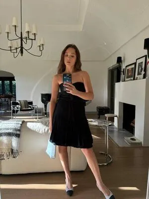 Laufey Lin OnlyFans Leaked Free Thumbnail Picture - #PdNyLwJkPF