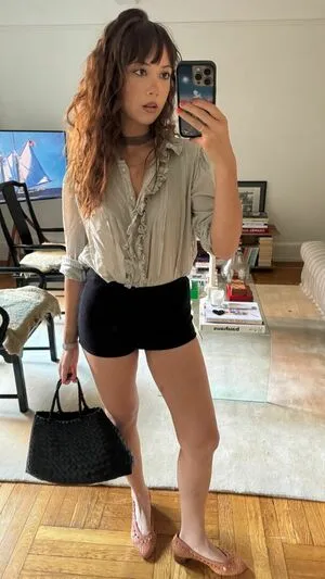 Laufey Lin OnlyFans Leaked Free Thumbnail Picture - #YueJNe9VqZ