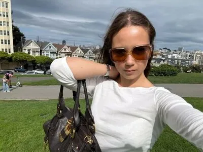 Laufey Lin OnlyFans Leaked Free Thumbnail Picture - #iBtA6RXD85