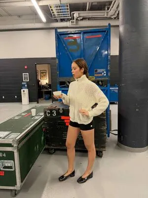 Laufey Lin OnlyFans Leaked Free Thumbnail Picture - #ktrpYa52XH