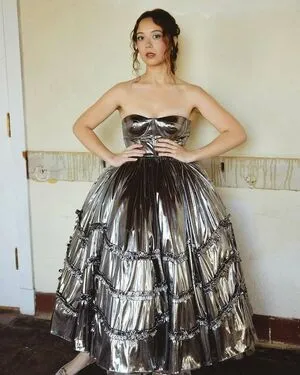 Laufey Lin OnlyFans Leaked Free Thumbnail Picture - #tWPBagUM4o