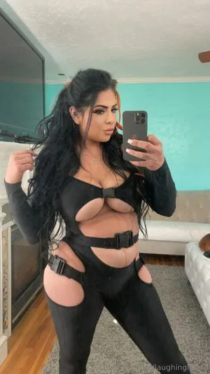 Laughinglatina OnlyFans Leaked Free Thumbnail Picture - #MBMwQDlVM1