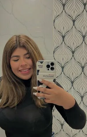 Laumev23 OnlyFans Leaked Free Thumbnail Picture - #2axPZe4aw3