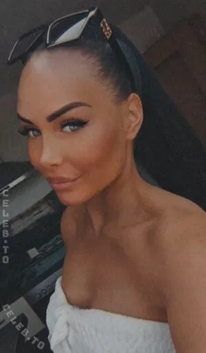 Laura J OnlyFans Leaked Free Thumbnail Picture - #46Kl22madt