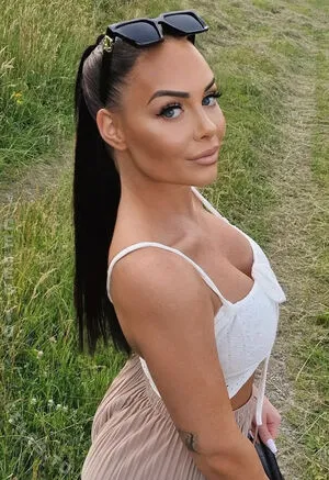 Laura J OnlyFans Leaked Free Thumbnail Picture - #INlMybeQ2F