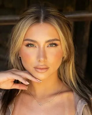 Laura Leon OnlyFans Leaked Free Thumbnail Picture - #awtrts0leD