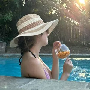 Laura Marano OnlyFans Leaked Free Thumbnail Picture - #9RAV3O3abG