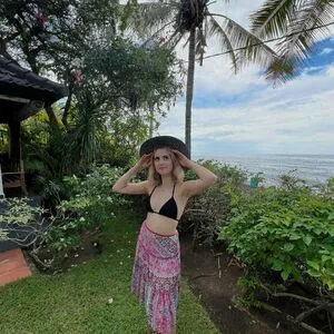 Laura Marano OnlyFans Leaked Free Thumbnail Picture - #DkXxJ4iHw0