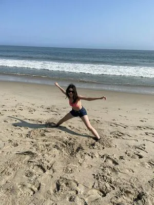 Laura Marano OnlyFans Leaked Free Thumbnail Picture - #EH0Fv8Abj4