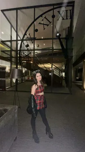 Laura Marano OnlyFans Leaked Free Thumbnail Picture - #IS6Abq1SHR