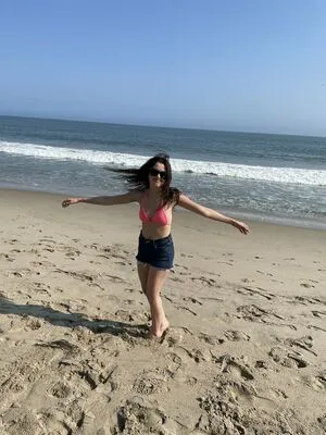 Laura Marano OnlyFans Leaked Free Thumbnail Picture - #NEPLvCafFw
