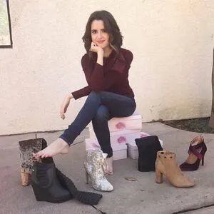 Laura Marano OnlyFans Leaked Free Thumbnail Picture - #iNCoidnSuq