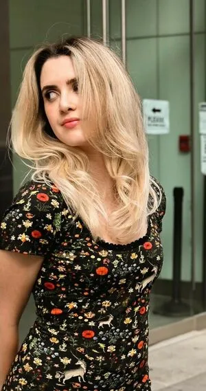 Laura Marano OnlyFans Leaked Free Thumbnail Picture - #odvvdvF21e